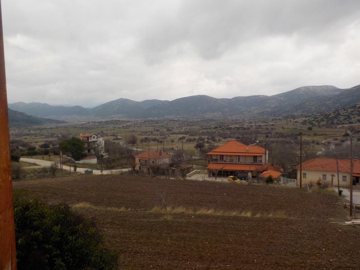 Enoikiazomena Petropoulos Aparthotel Ano Lousoi Esterno foto